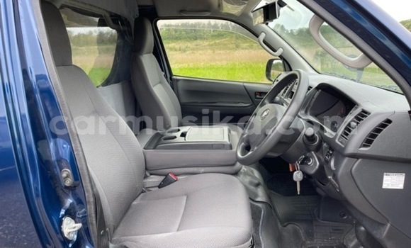 Buy Used Toyota Hiace Blue Car in Beitbridge in Matabeleland South Buy Used Toyota Hiace Blue Car in Beitbridge in Matabeleland South
