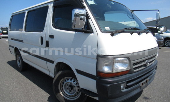 Buy Used Toyota Hiace White Car in Beitbridge in Matabeleland South Buy Used Toyota Hiace White Car in Beitbridge in Matabeleland South