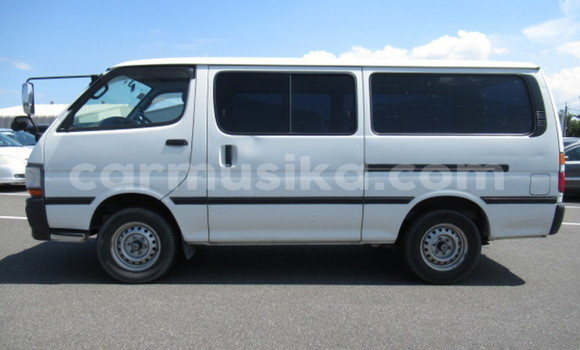 Nunua Ilio tumika Toyota Hiace Nyeupe Gari ndani ya Beitbridge nchini Matabeleland Kusini Nunua Ilio tumika Toyota Hiace Nyeupe Gari ndani ya Beitbridge nchini Matabeleland Kusini