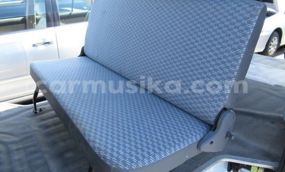 Nunua Ilio tumika Toyota Hiace Nyeupe Gari ndani ya Beitbridge nchini Matabeleland Kusini Nunua Ilio tumika Toyota Hiace Nyeupe Gari ndani ya Beitbridge nchini Matabeleland Kusini