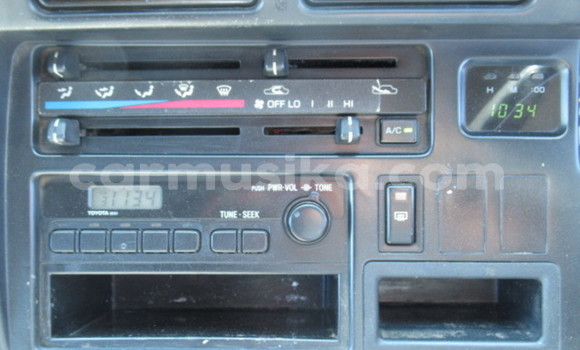 Nunua Ilio tumika Toyota Hiace Nyeupe Gari ndani ya Beitbridge nchini Matabeleland Kusini Nunua Ilio tumika Toyota Hiace Nyeupe Gari ndani ya Beitbridge nchini Matabeleland Kusini