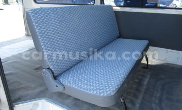 Nunua Ilio tumika Toyota Hiace Nyeupe Gari ndani ya Beitbridge nchini Matabeleland Kusini Nunua Ilio tumika Toyota Hiace Nyeupe Gari ndani ya Beitbridge nchini Matabeleland Kusini