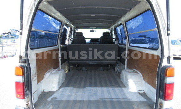 Nunua Ilio tumika Toyota Hiace Nyeupe Gari ndani ya Beitbridge nchini Matabeleland Kusini Nunua Ilio tumika Toyota Hiace Nyeupe Gari ndani ya Beitbridge nchini Matabeleland Kusini