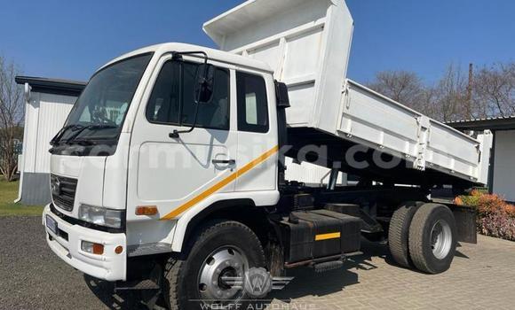 Nunua Ilio tumika Nissan UD Nyeupe Lori ndani ya Beitbridge nchini Matabeleland Kusini