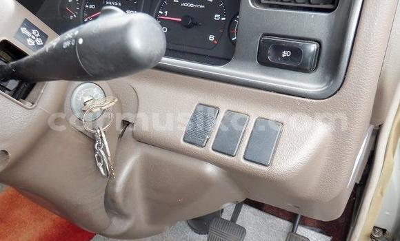 Nunua Ilio tumika Nissan Caravan Nyingine Gari ndani ya Beitbridge nchini Matabeleland Kusini Nunua Ilio tumika Nissan Caravan Nyingine Gari ndani ya Beitbridge nchini Matabeleland Kusini