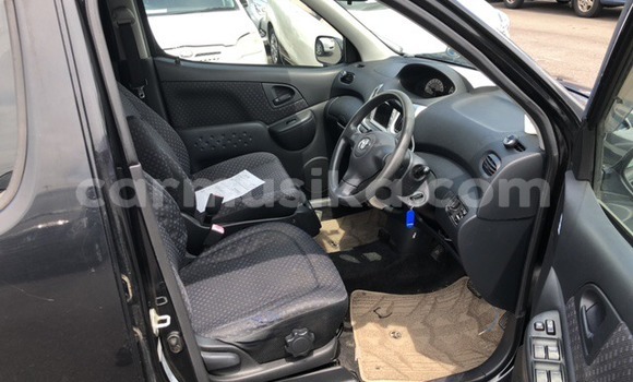Acheter Occasion Voiture Toyota FunCargo Autre à Beitbridge, Matabeleland South Acheter Occasion Voiture Toyota FunCargo Autre à Beitbridge, Matabeleland South