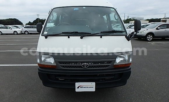 Buy Used Toyota Hiace White Car in Beitbridge in Matabeleland South Buy Used Toyota Hiace White Car in Beitbridge in Matabeleland South
