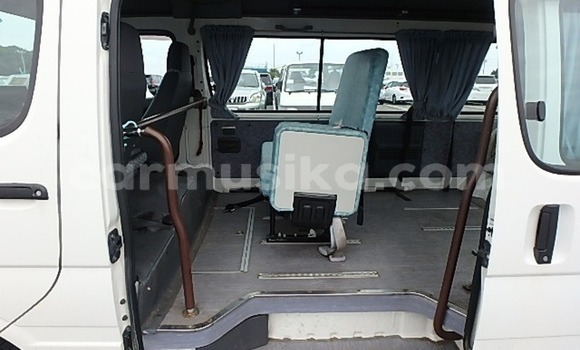 Buy Used Toyota Hiace White Car in Beitbridge in Matabeleland South Buy Used Toyota Hiace White Car in Beitbridge in Matabeleland South