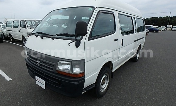 Buy Used Toyota Hiace White Car in Beitbridge in Matabeleland South Buy Used Toyota Hiace White Car in Beitbridge in Matabeleland South
