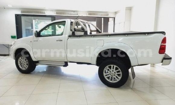 Tenga Tsaru Toyota Hilux Chena Mota in Beitbridge in Matabeleland South Tenga Tsaru Toyota Hilux Chena Mota in Beitbridge in Matabeleland South