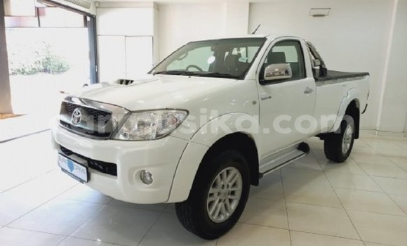 Tenga Tsaru Toyota Hilux Chena Mota in Beitbridge in Matabeleland South Tenga Tsaru Toyota Hilux Chena Mota in Beitbridge in Matabeleland South
