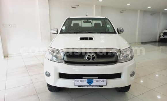 Tenga Tsaru Toyota Hilux Chena Mota in Beitbridge in Matabeleland South Tenga Tsaru Toyota Hilux Chena Mota in Beitbridge in Matabeleland South