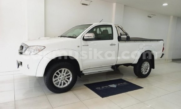 Tenga Tsaru Toyota Hilux Chena Mota in Beitbridge in Matabeleland South Tenga Tsaru Toyota Hilux Chena Mota in Beitbridge in Matabeleland South