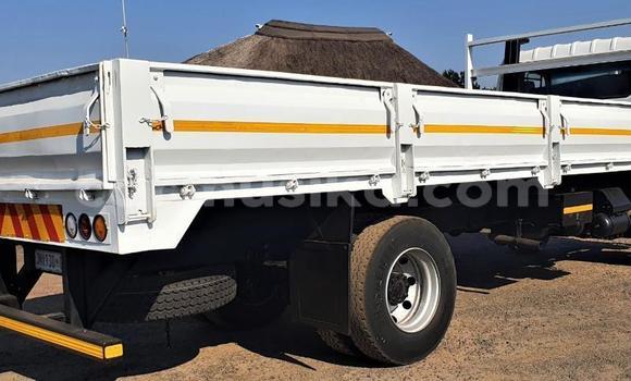 Buy Used Nissan UD White Truck in Beitbridge in Matabeleland South Buy Used Nissan UD White Truck in Beitbridge in Matabeleland South
