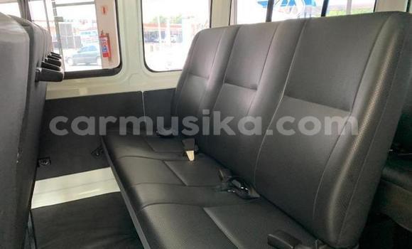 Acheter Occasion Voiture Toyota Hiace Blanc à Beitbridge, Matabeleland South Acheter Occasion Voiture Toyota Hiace Blanc à Beitbridge, Matabeleland South