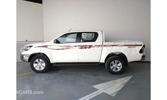 Tenga Imported Toyota Hilux Chena Mota in Import - Dubai in Harare Tenga Imported Toyota Hilux Chena Mota in Import - Dubai in Harare
