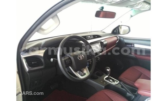 Tenga Imported Toyota Hilux Chena Mota in Import - Dubai in Harare Tenga Imported Toyota Hilux Chena Mota in Import - Dubai in Harare