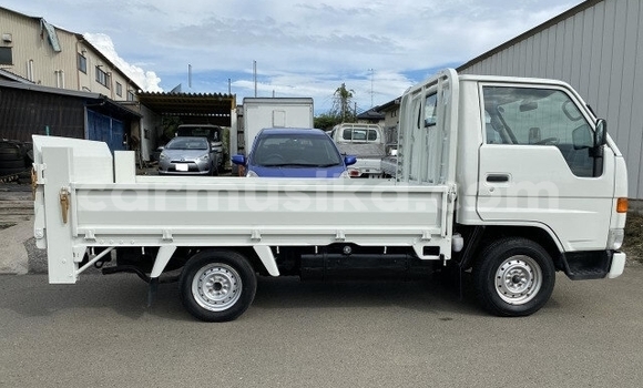 Acheter Occasion Voiture Toyota Dyna Blanc à Beitbridge, Matabeleland South Acheter Occasion Voiture Toyota Dyna Blanc à Beitbridge, Matabeleland South