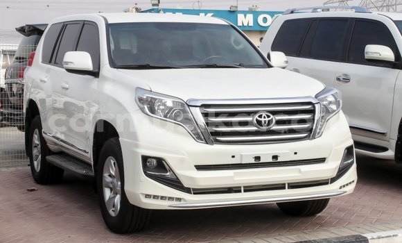 Acheter Import Voiture Toyota Prado Blanc à Import - Dubai, Harare Acheter Import Voiture Toyota Prado Blanc à Import - Dubai, Harare
