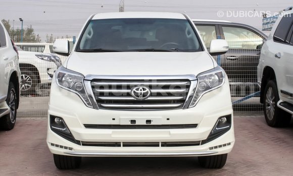 Acheter Import Voiture Toyota Prado Blanc à Import - Dubai, Harare Acheter Import Voiture Toyota Prado Blanc à Import - Dubai, Harare