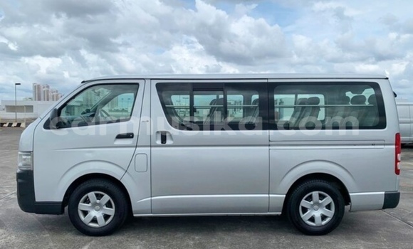 Buy Used Toyota Hiace Silver Car in Beitbridge in Matabeleland South Buy Used Toyota Hiace Silver Car in Beitbridge in Matabeleland South