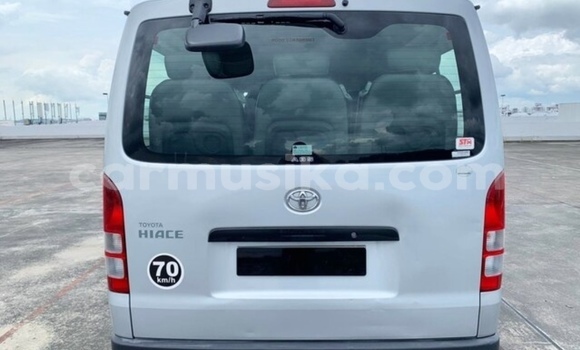 Buy Used Toyota Hiace Silver Car in Beitbridge in Matabeleland South Buy Used Toyota Hiace Silver Car in Beitbridge in Matabeleland South