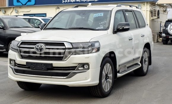 Tenga Imported Toyota Land Cruiser Chena Mota in Import - Dubai in Harare Tenga Imported Toyota Land Cruiser Chena Mota in Import - Dubai in Harare