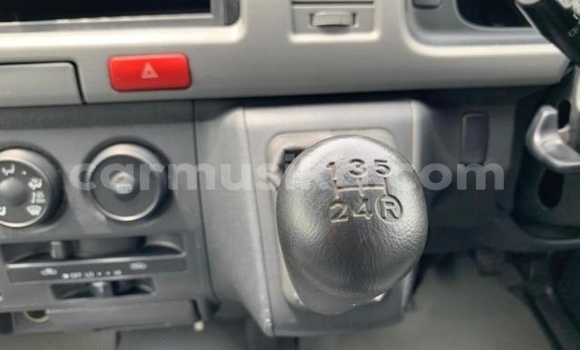 Buy Used Toyota Hiace Silver Car in Beitbridge in Matabeleland South Buy Used Toyota Hiace Silver Car in Beitbridge in Matabeleland South