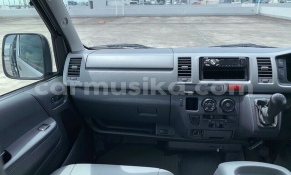 Buy Used Toyota Hiace Silver Car in Beitbridge in Matabeleland South Buy Used Toyota Hiace Silver Car in Beitbridge in Matabeleland South