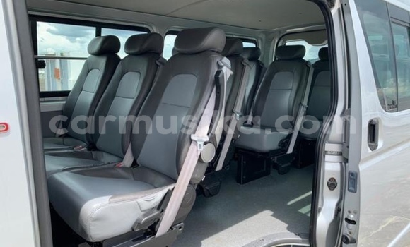 Buy Used Toyota Hiace Silver Car in Beitbridge in Matabeleland South Buy Used Toyota Hiace Silver Car in Beitbridge in Matabeleland South