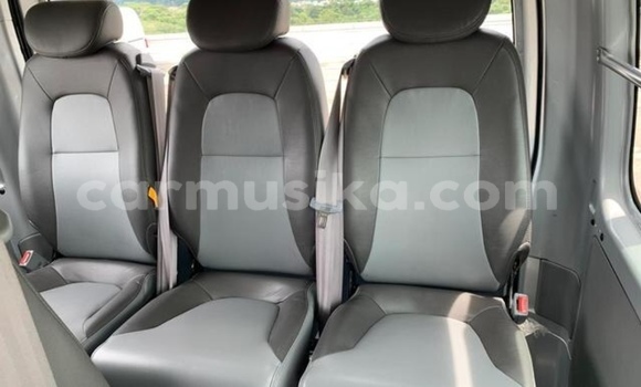 Buy Used Toyota Hiace Silver Car in Beitbridge in Matabeleland South Buy Used Toyota Hiace Silver Car in Beitbridge in Matabeleland South