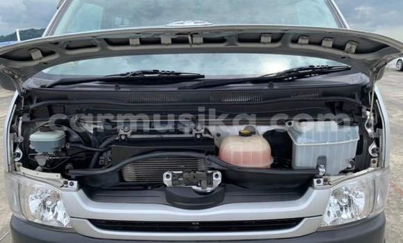 Buy Used Toyota Hiace Silver Car in Beitbridge in Matabeleland South Buy Used Toyota Hiace Silver Car in Beitbridge in Matabeleland South