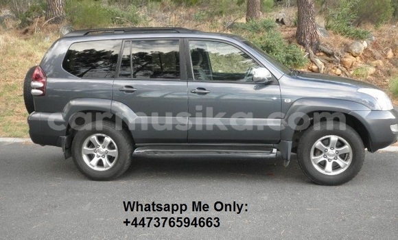Nunua Ilio tumika Toyota Land Cruiser Prado Fedha Gari ndani ya Harare nchini Harare