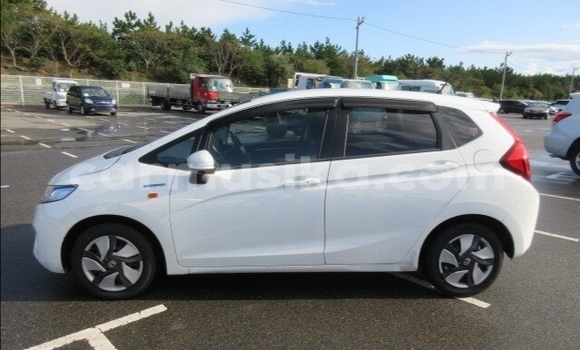 Acheter Occasion Voiture Honda Fit Blanc à Beitbridge, Matabeleland South Acheter Occasion Voiture Honda Fit Blanc à Beitbridge, Matabeleland South