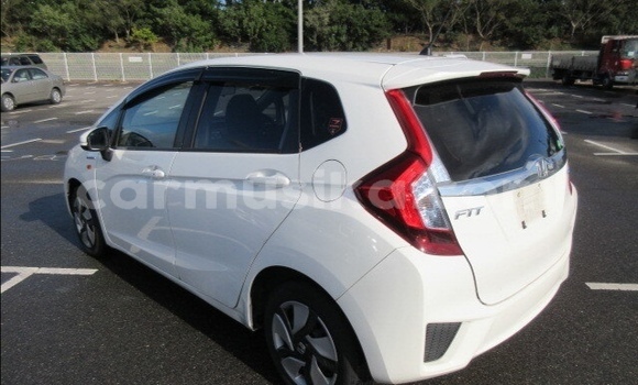 Acheter Occasion Voiture Honda Fit Blanc à Beitbridge, Matabeleland South Acheter Occasion Voiture Honda Fit Blanc à Beitbridge, Matabeleland South