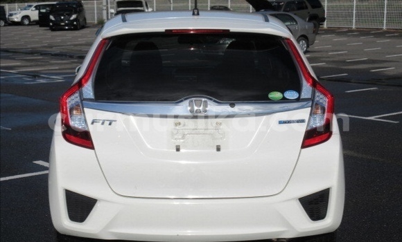 Acheter Occasion Voiture Honda Fit Blanc à Beitbridge, Matabeleland South Acheter Occasion Voiture Honda Fit Blanc à Beitbridge, Matabeleland South