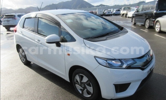 Acheter Occasion Voiture Honda Fit Blanc à Beitbridge, Matabeleland South Acheter Occasion Voiture Honda Fit Blanc à Beitbridge, Matabeleland South