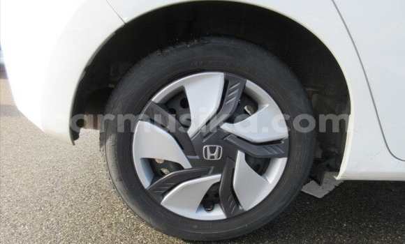 Acheter Occasion Voiture Honda Fit Blanc à Beitbridge, Matabeleland South Acheter Occasion Voiture Honda Fit Blanc à Beitbridge, Matabeleland South