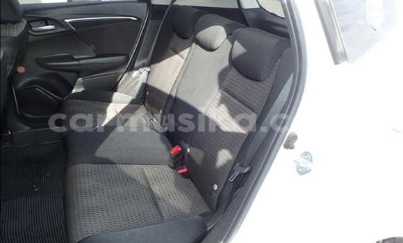 Acheter Occasion Voiture Honda Fit Blanc à Beitbridge, Matabeleland South Acheter Occasion Voiture Honda Fit Blanc à Beitbridge, Matabeleland South