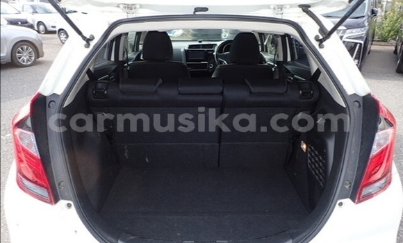 Acheter Occasion Voiture Honda Fit Blanc à Beitbridge, Matabeleland South Acheter Occasion Voiture Honda Fit Blanc à Beitbridge, Matabeleland South