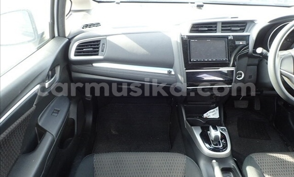 Acheter Occasion Voiture Honda Fit Blanc à Beitbridge, Matabeleland South Acheter Occasion Voiture Honda Fit Blanc à Beitbridge, Matabeleland South