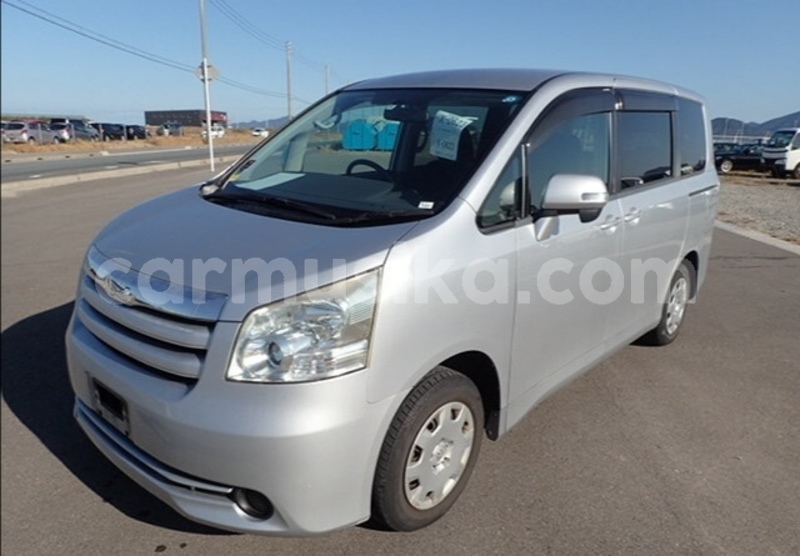 Big with watermark toyota noah matabeleland south beitbridge 31679