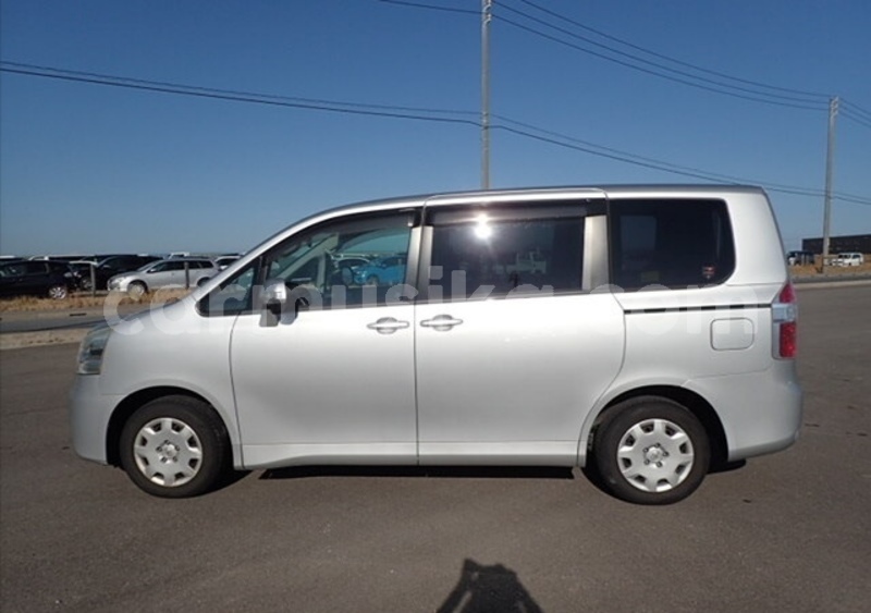 Big with watermark toyota noah matabeleland south beitbridge 31679