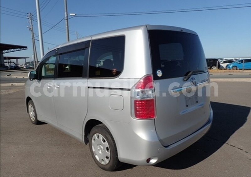 Big with watermark toyota noah matabeleland south beitbridge 31679