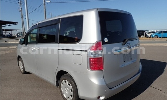 Acheter Occasion Voiture Toyota Noah Gris à Beitbridge, Matabeleland South Acheter Occasion Voiture Toyota Noah Gris à Beitbridge, Matabeleland South