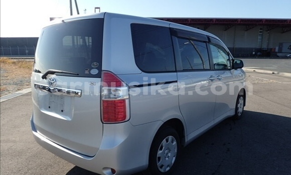 Acheter Occasion Voiture Toyota Noah Gris à Beitbridge, Matabeleland South Acheter Occasion Voiture Toyota Noah Gris à Beitbridge, Matabeleland South