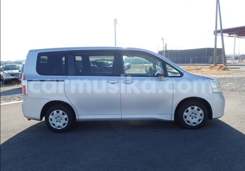 Big with watermark toyota noah matabeleland south beitbridge 31679