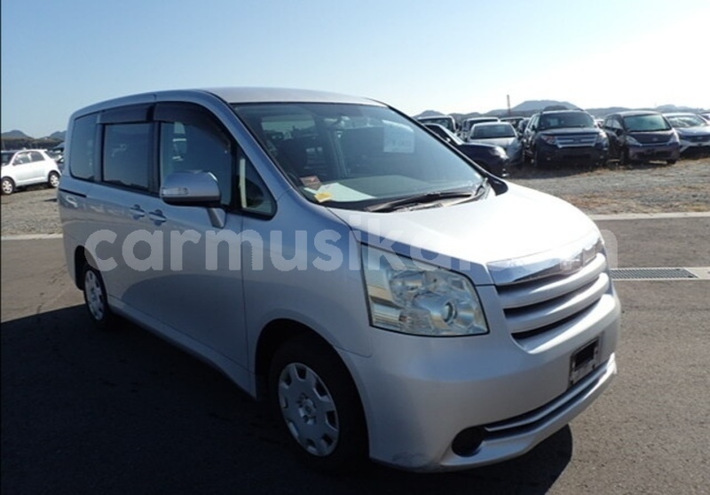 Big with watermark toyota noah matabeleland south beitbridge 31679