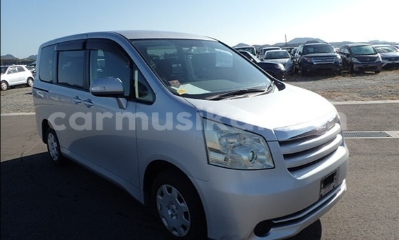 Acheter Occasion Voiture Toyota Noah Gris à Beitbridge, Matabeleland South Acheter Occasion Voiture Toyota Noah Gris à Beitbridge, Matabeleland South