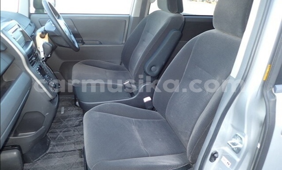 Acheter Occasion Voiture Toyota Noah Gris à Beitbridge, Matabeleland South Acheter Occasion Voiture Toyota Noah Gris à Beitbridge, Matabeleland South